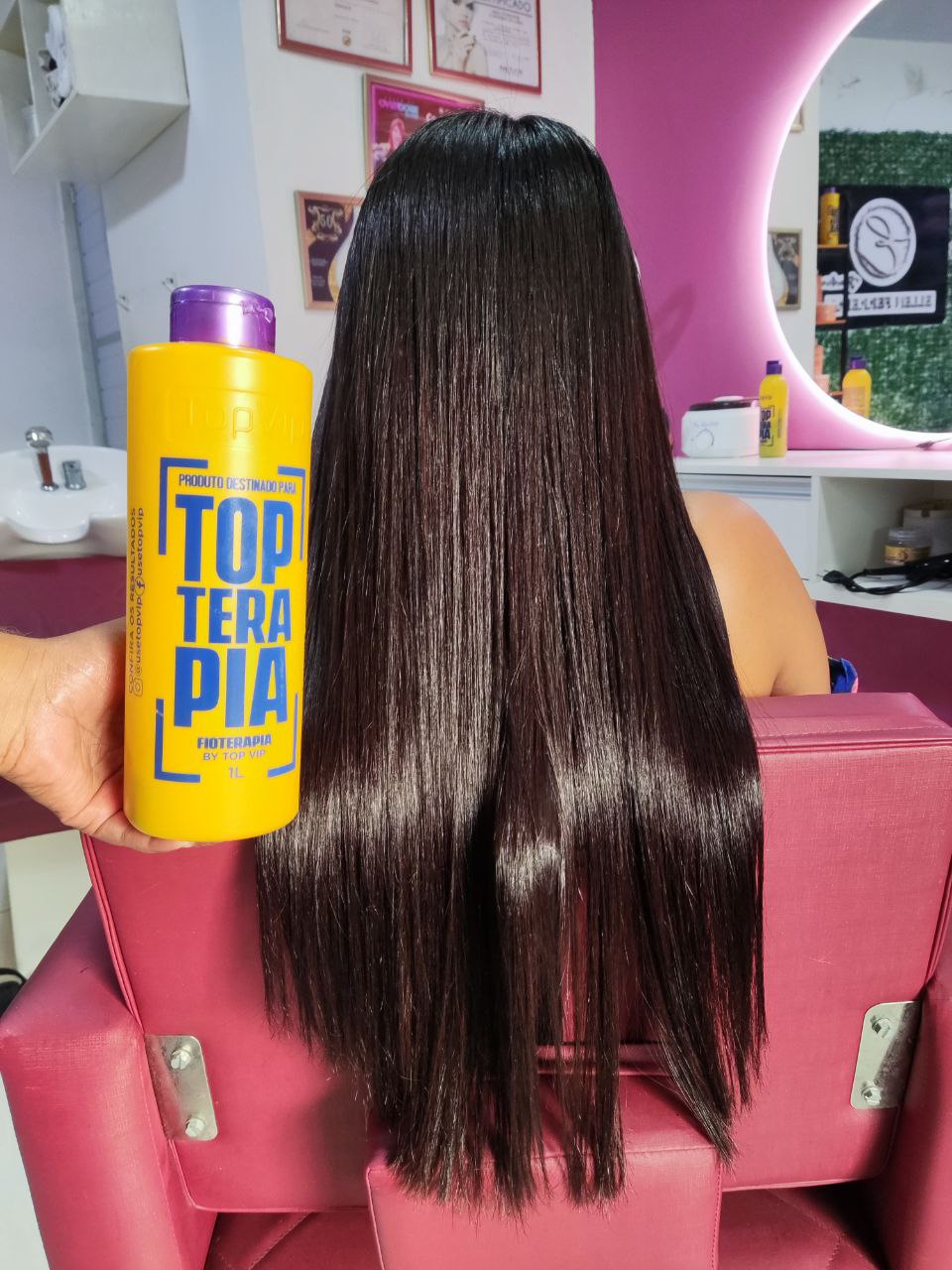 Aplicação profissional da Progressiva Orgânica Topterapia 1L em salão de beleza